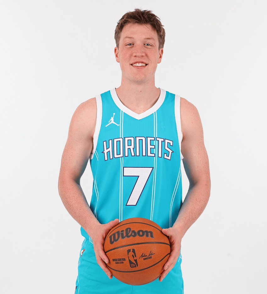 包含集结日突围战来临，夏洛特黄蜂围绕西甲完成体检，引发热议，细节决定成败的词条