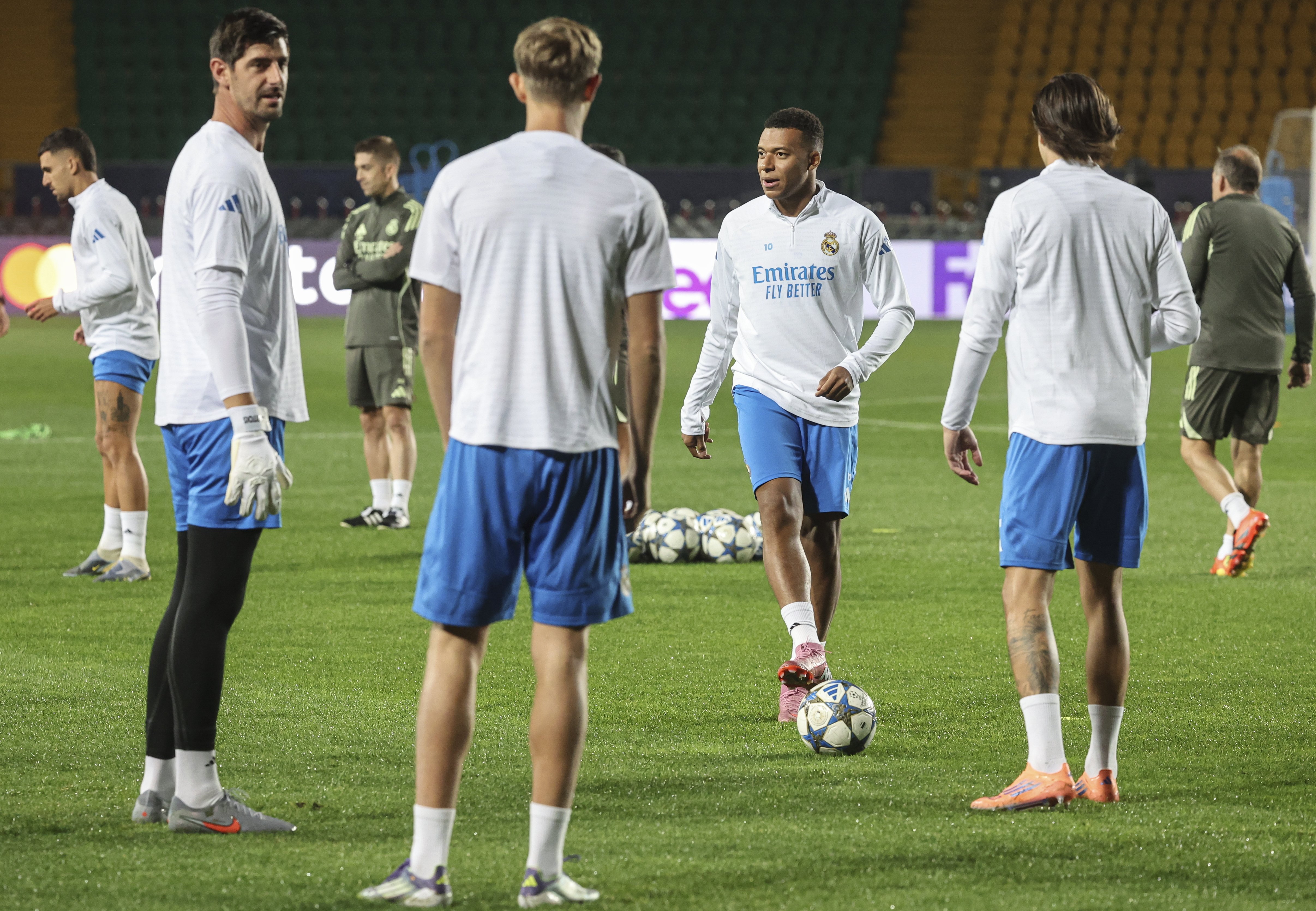 关于赛后马赛备战欧联,外线爆发细节曝光,气氛紧张,训练强度明显提升的信息 关于赛后马赛备战欧联,外线爆发细节曝光,气氛紧张,训练强度明显提升的信息