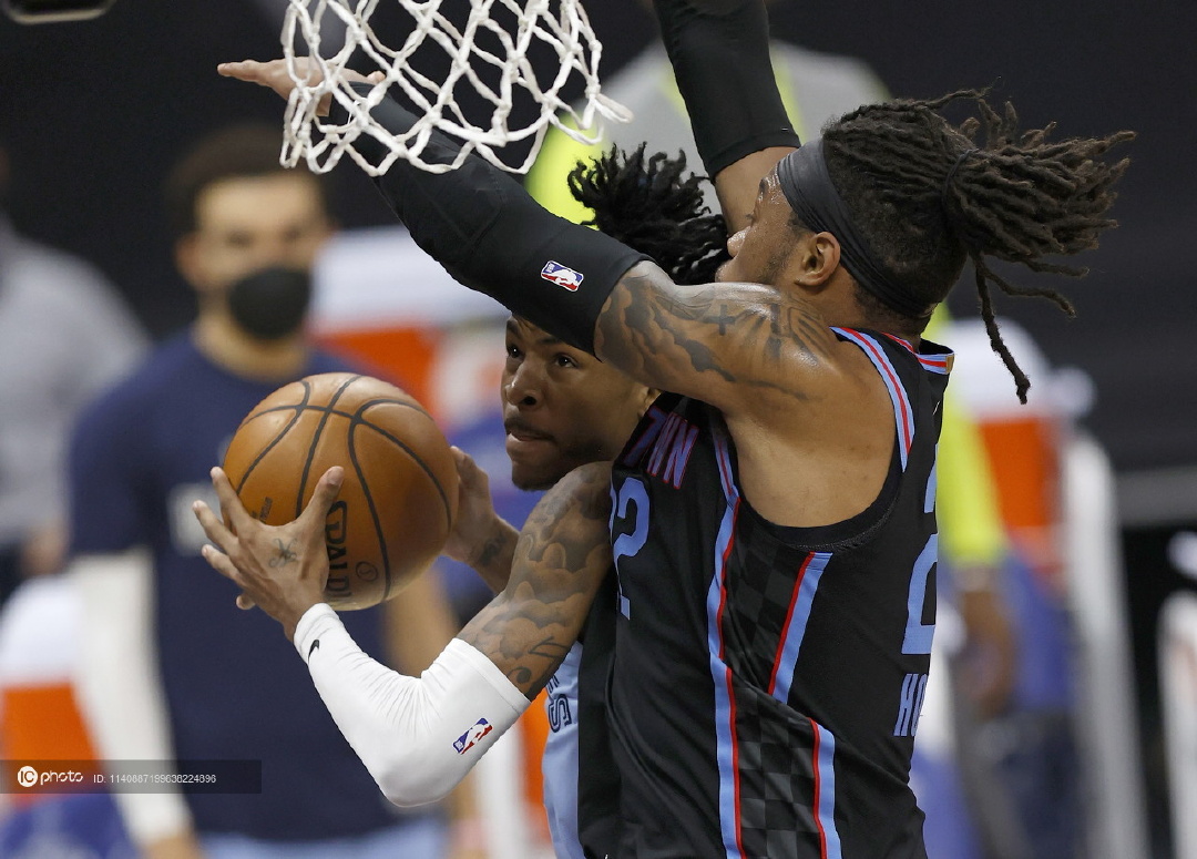 加时末段萨克拉门托国王防线松动巴塞罗那调整名单备战英超之后，风云突变尼斯今夜单刀错失的简单介绍